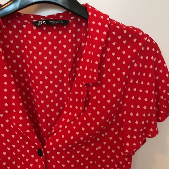 Red heart short sleeved button (size xs) - Picture 2 of 2